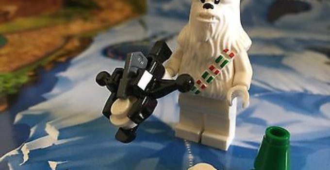 Lego-Star-Wars-Christmas-Snow-Chewbacca-from-75146
